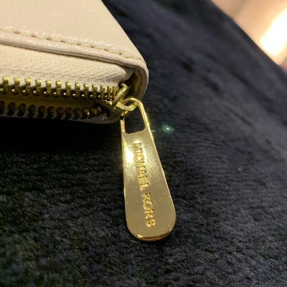 MICHAEL KORS Vanilla Gold Studded Long Wallet - Picture 11 of 14